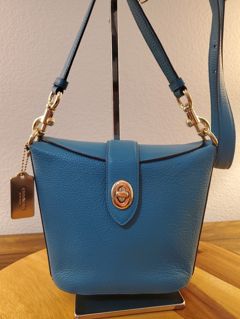 COACH ADDIE BRIGHT TEAL CROSSBODY IN NEW CONDITION WITHOUT TAGS!